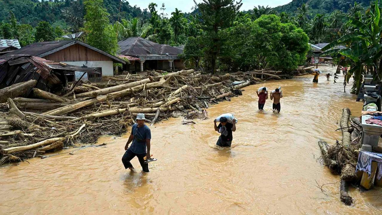 FOTO: Wilayah Masih Tergenang, Situasi Paska Banjir Bandang  di Tapanuli Tengah Belum Pulih