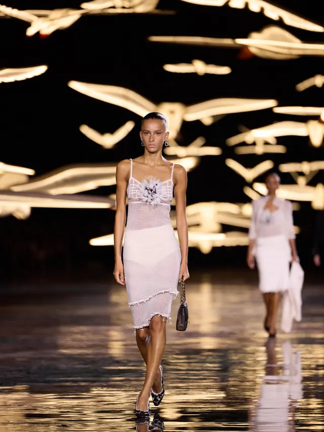 Chanel Summer 2027 Menelusuri Beragam Wajah Gabrielle Chanel Lewat Busana