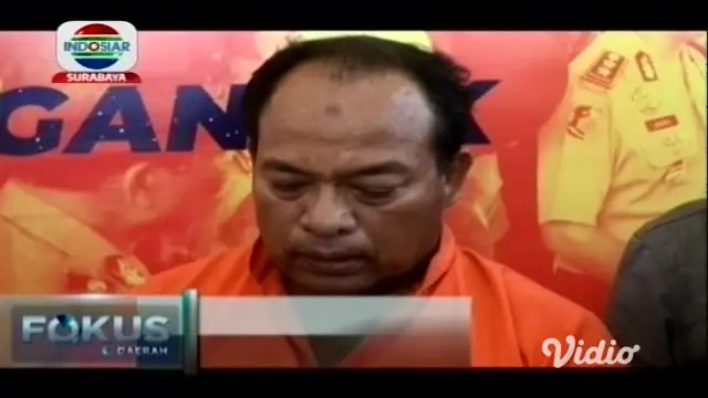 Sumarlan (51) petani warga Desa Sidokare Kecamatan Rejoso, Nganjuk dijebloskan bui Polres Nganjuk lantaran dituduh mencuri kartu ATM dan menguras isinya