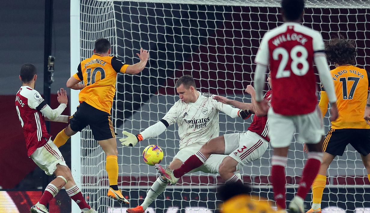 Gelandang Wolverhampton Wanderers, Daniel Podence (10), melepaskan tendangan yang berbuah gol ke gawang Arsenal dalam laga lanjutan Liga Inggris 2020/21 pekan ke-9 di Emirates Stadium, London, Minggu (29/11/2020) waktu setempat. Wolverhampton mengalahkan Arsenal 2-1. (AFP/Catherine Ivill/Pool)