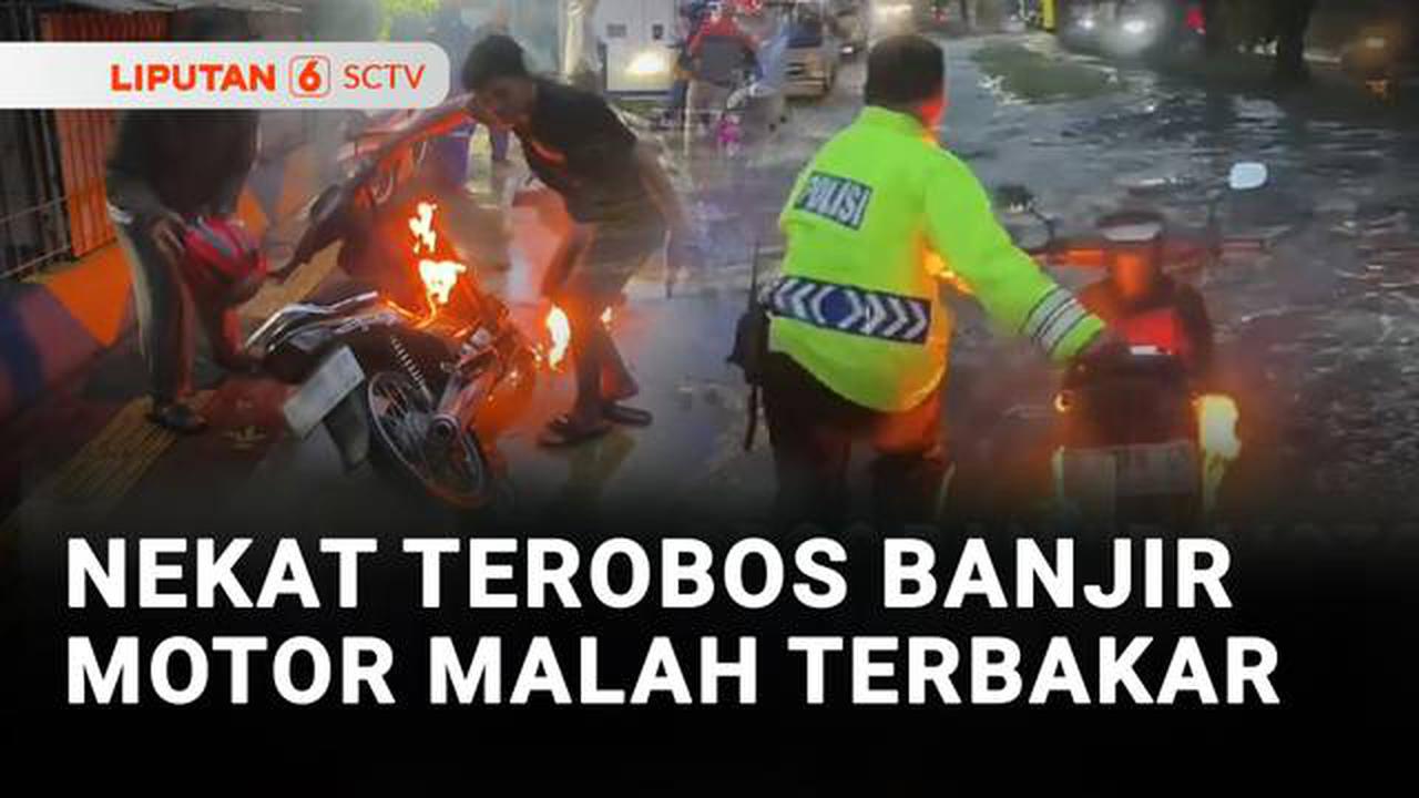 Sepeda Motor Terbakar Usai Terobos Banjir di Cengkareng, Jakarta