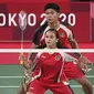 Ganda campuran Indonesia Praveen Jordan / Melati Daeva Oktavianti melawan Yuta Watanabe / Arisa Higashino dari Jepang pada penyisihan Grup C cabang bulu tangkis Olimpiade Tokyo 2021 di Musashino Forest Sports Plaza, Tokyo, Jepang, Senin, 26 Juli 2021. (Al