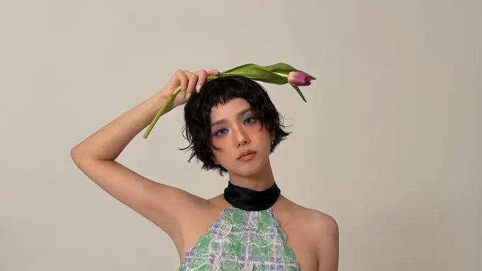 Gaya Perdana Jisoo BLACKPINK Tampil dengan Rambut Pendek dan Micro Bangs, Bikin Pangling