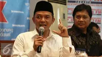 Dewan Syuro DPP PKB Maman Imanulhaq (kiri) saat menjadi pembicara dalam diskusi polemik bertema 'Buruk Kinerja Kabinet Terbelah' di Jakarta, Sabtu (9/1). Diskusi membahas mengenai wacana reshuffle kabinet jilid II. (Liputan6.com/Angga Yuniar)