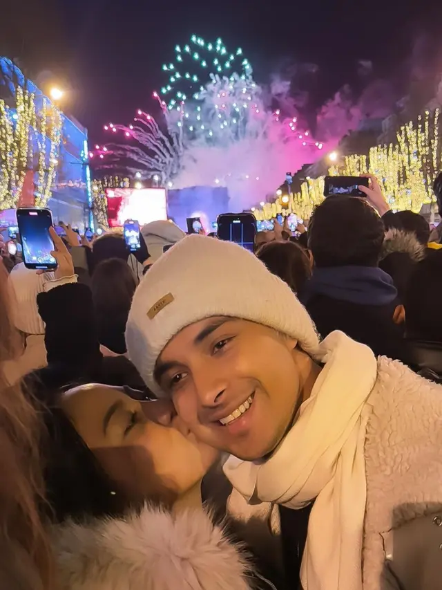 Artis dan Pacar Rayakan Malam Tahun Baru