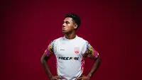 Persis Solo mendatangkan talenta muda asal Papua, Marcell Rumkabu, yang bermain di posisi bek kiri. (Dok Persis)