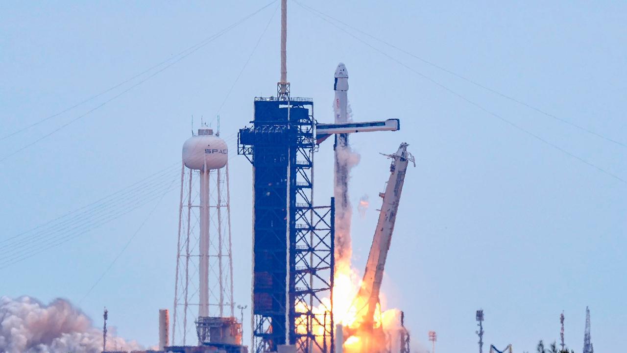 FOTO: Empat Astronaut Diterbangkan NASA dan SpaceX untuk Misi 6 Bulan di Stasiun Luar Angkasa