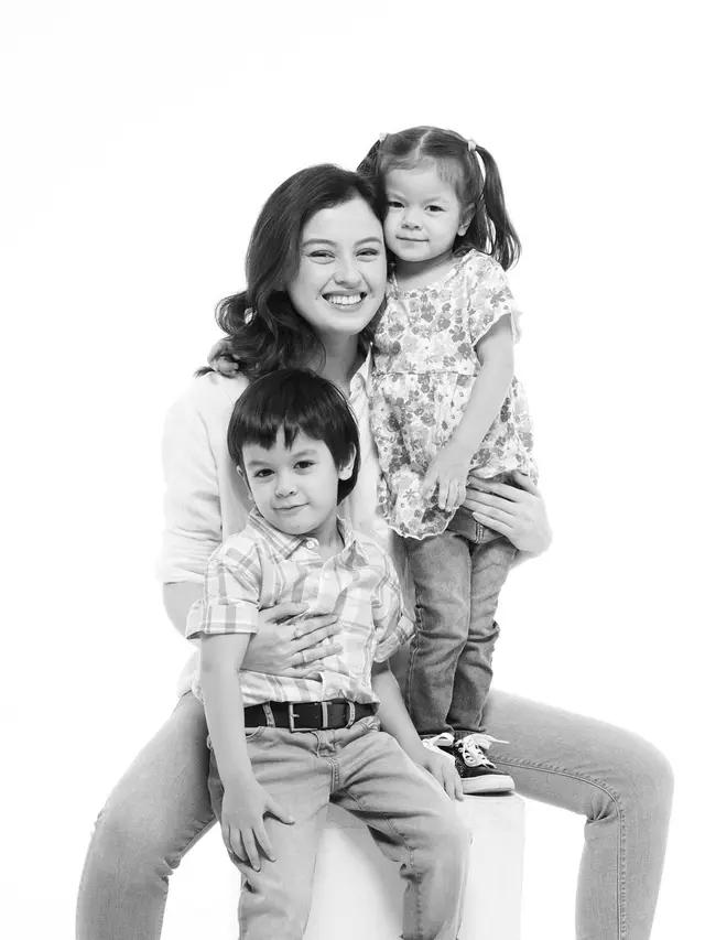 5 Potret Kebersamaan Kimberly Rider dengan Kedua Anaknya, Menggemaskan Penuh Momen (credit: instagram/kimbrlyryder).