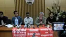 Sejumlah aktivis Masyarakat Sipil Antikorupsi menyikapi keputusan Presiden Jokowi terkait calon Kapolri dan Plt. pimpinan KPK, Jakarta, Kamis (19/2/2015). Dalam pernyataannya mereka menyampaikan lembaga KPK masih gawat darurat. (Liputan6.com/Johan Tallo)