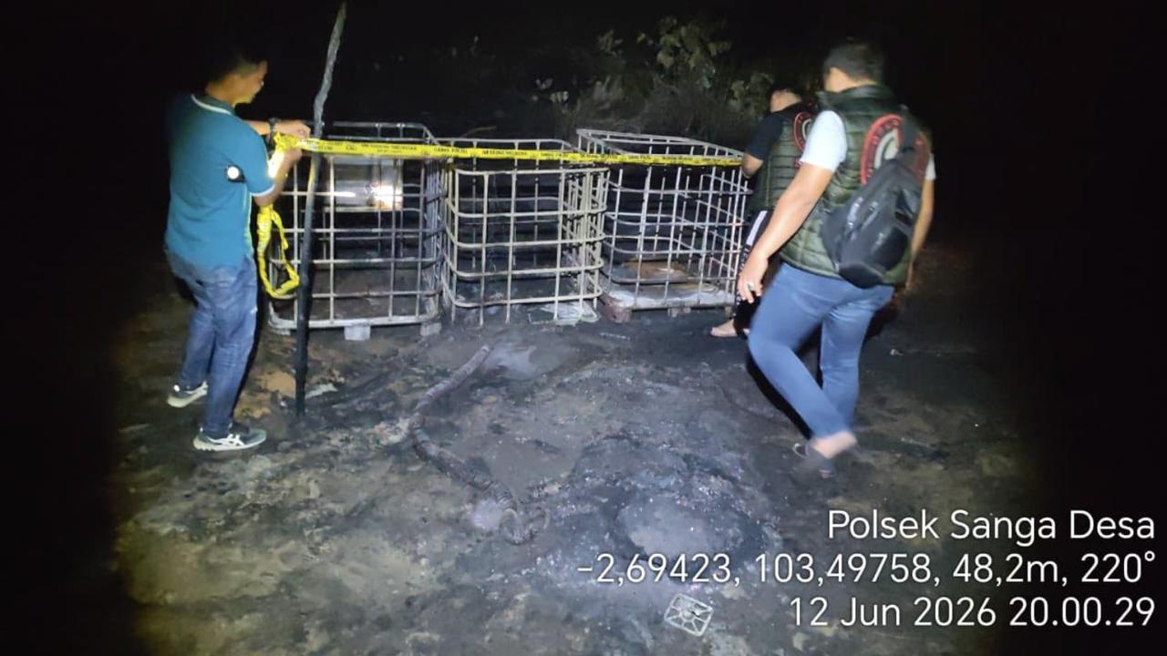 Baru Dilegalkan, Penampungan Minyak Sumur Minyak Mentah di Musi Banyuasin Terbakar