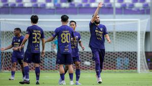 Gol Javlon Guseynov membawa Persita menang dengan skor akhir 2-0. Hasil ini menjadi kemenangan bersejarah bagi Pendekar Cisadane karena untuk pertama kalinya berhasil mengalahkan Borneo FC. (Bola.com/Bagaskara Lazuardi)