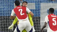 Kiper Arsenal, David Raya, berhasil melakukan dua penyelamatan gemilang saat timnya ditahan Atalanta 0-0 pada pertandingan pertama league phase Liga Champions musim ini di&nbsp;Gewiss Stadium, Bergamo, Jumat (20/9/2024) dini hari WIB. (AP Photo/Antonio Calanni)