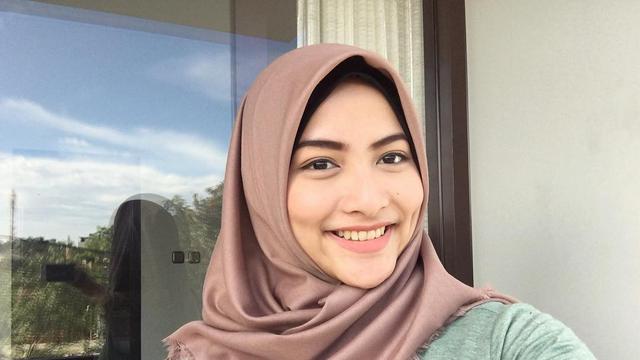 7 Potret Seleb Cantik Valeria Stahl Dikabarkan Dekat Dengan Adipati Dolken Hot Liputan6 Com