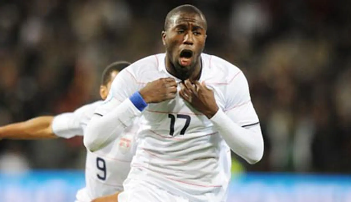Striekr AS, Jozy Altidore merayakan gol pertamanya ke gawang Spanyol di semifinal Piala Konfederasi yang digelar di Freet State Stadium, Bloemfontein, 24 Juni 2009.  AFP PHOTO / ROBERTO SCHMIDT