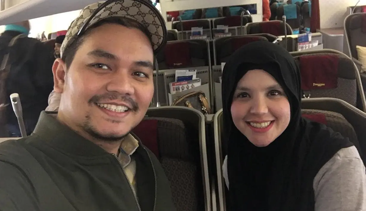 Senang traveling, namun Aldila tak repot dengan urusan makeup. Pakai riasan sekalipun, pemain film Jilbab Traveller: Love Sparks In Korea ini memang tak pernah dimakeup dengan tebal atau secara berlebihan. (Liputan6.com/IG/@dhila_bekti)