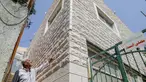 Seorang muazin menunjukkan kondisi Masjid Qaqaa Bin Amr yang akan digusur Israel di lingkungan Silwan yang sebagian besar orang Arab di Yerusalem timur (15/9/2020). Pengadilan Israel memerintahkan penggusuran pada Masjid Qaqaa Bin Amr yang berdiri di Silwan, Yerusalem. (AFP/AHMAD GHARABL)