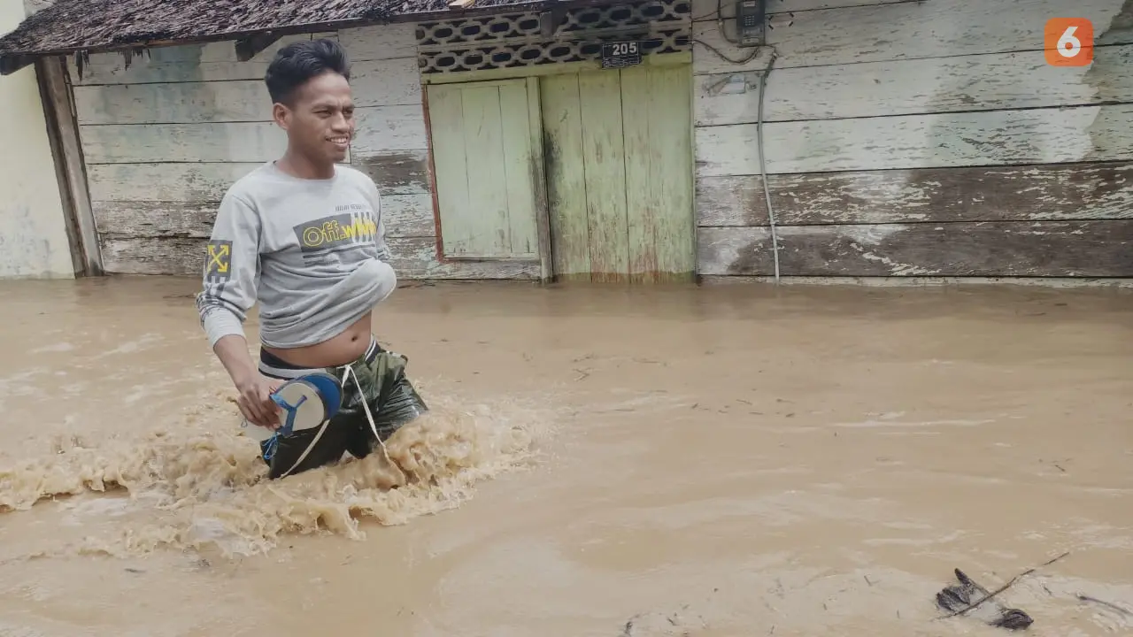 Banjir bandang yang menerjang sejumlah wilayah di Kabupaten Pohuwato (Arfandi Ibrahim/Liputan6.com)