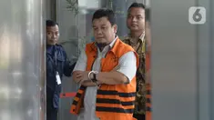 Mantan anggota DPRD Bandung periode 2009-2014, Tomtom Dabbul Qomar akan menjalani pemeriksaan lanjutan di Gedung KPK, Jakarta, Selasa (3/3/2020). Tomtom diperiksa sebagai tersangka dugaan korupsi  pengadaan tanah untuk RTH di lingkungan Pemkot Bandung Tahun 2012-2013. (merdeka.com/Dwi Narwoko)