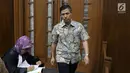 Pimpinan Tjokro Group, Kurniawan Eddy Tjokro bersiap menjalani sidang pembacaan dakwaan di Pengadilan Tipikor, Jakarta, Rabu (12/6/2019). Kenneth Sutardja didakwa dalam kasus dugaan suap kepada Direktur PT Krakatau Steel, Wisnu Kuncoro. (Liputan6.com/Helmi Fithriansyah)