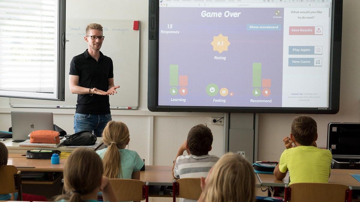 Hari Guru Nasional 2025, Intip Besaran Gaji Pendidik di Berbagai Belahan Dunia