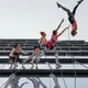 Intip bagaimana Adidas bikin pertunjukkan busana vertikal di gedung pencakar langit New York (@adidasoriginals)