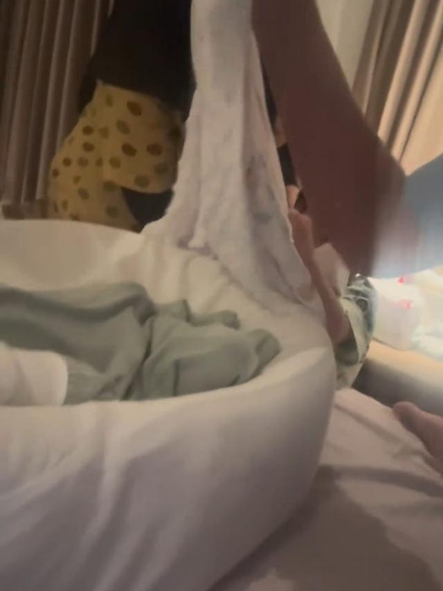 Potret Rayyanza yang cemburu dengan Baby Lily (Sumber: Instagram/@raffinagita1717)