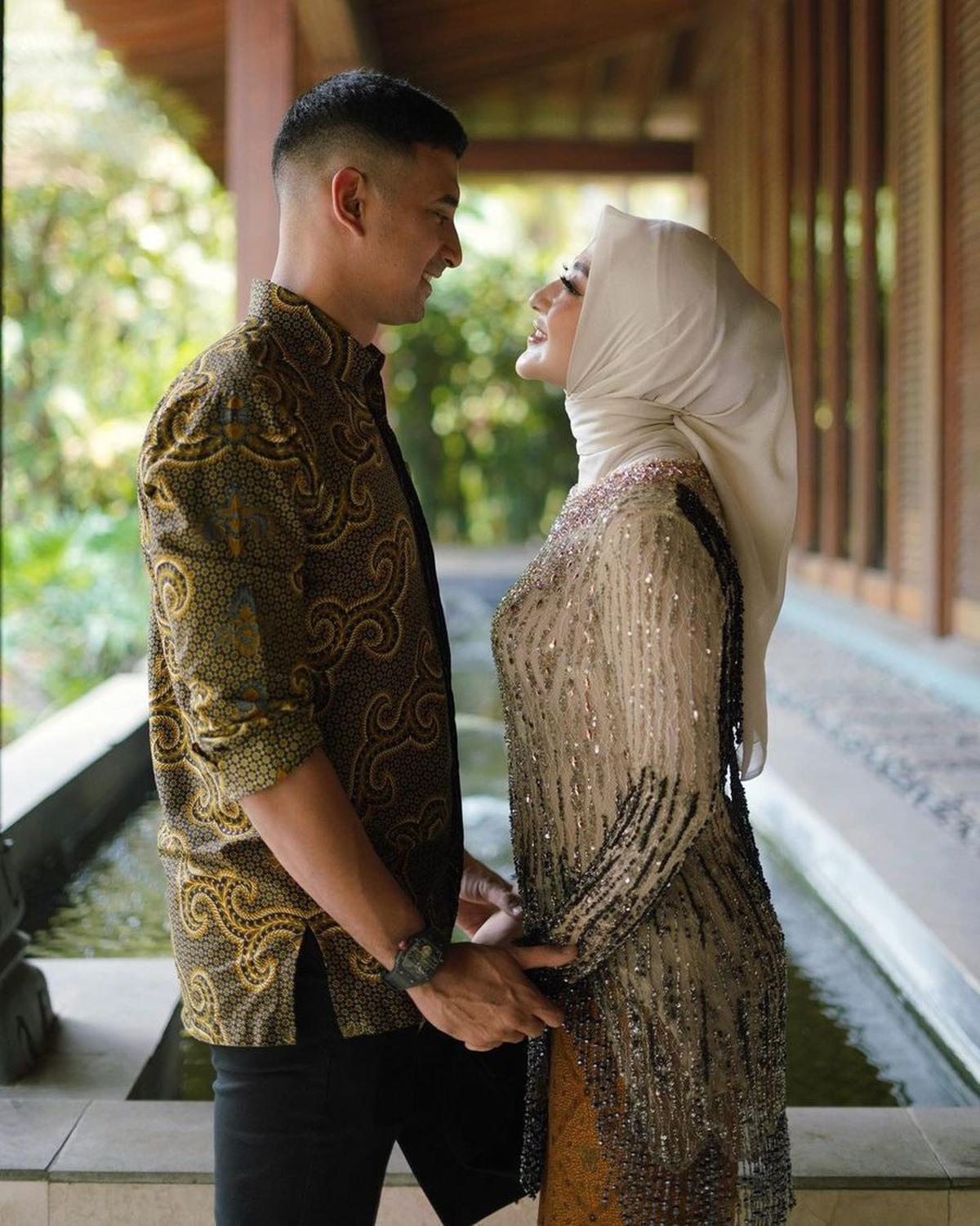 Margin Wieheerm Istri Ali Syakieb Berhasil Raih Gelar Sarjana Hukum Meski Sudah Jadi Ibu Satu Anak
