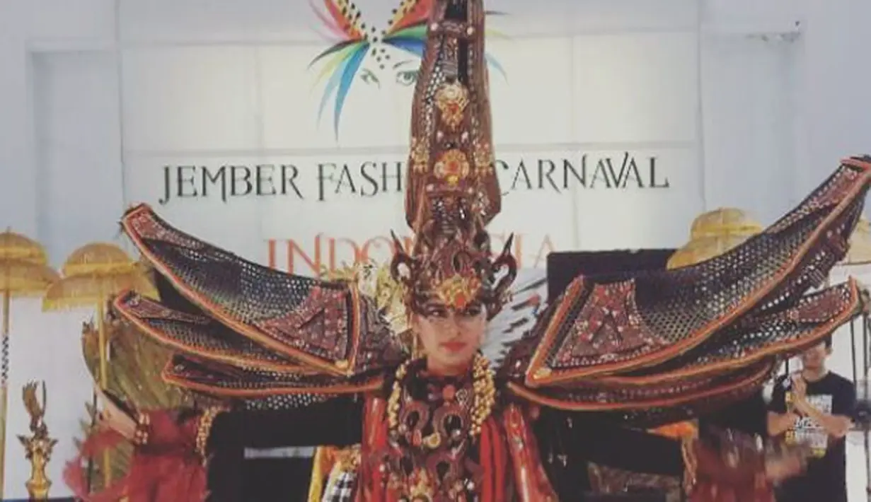 Jember Fashion Carnaval (JFC) merupakan acara rutin setiap tahun yang sudah dilakukan sejak dulu. Dan di tahun 2017 ini merupakan edisi ke-16, yang kabarnya kini menjadi event karnaval peringkat ke-3 di dunia. (Instagram/jemberfashioncarnaval)