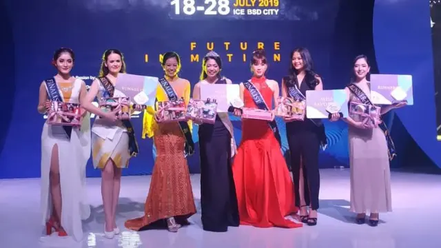 Adinda Gadis Paling Cantik di GIIAS 2019 (Arief A/Liputan6.com)