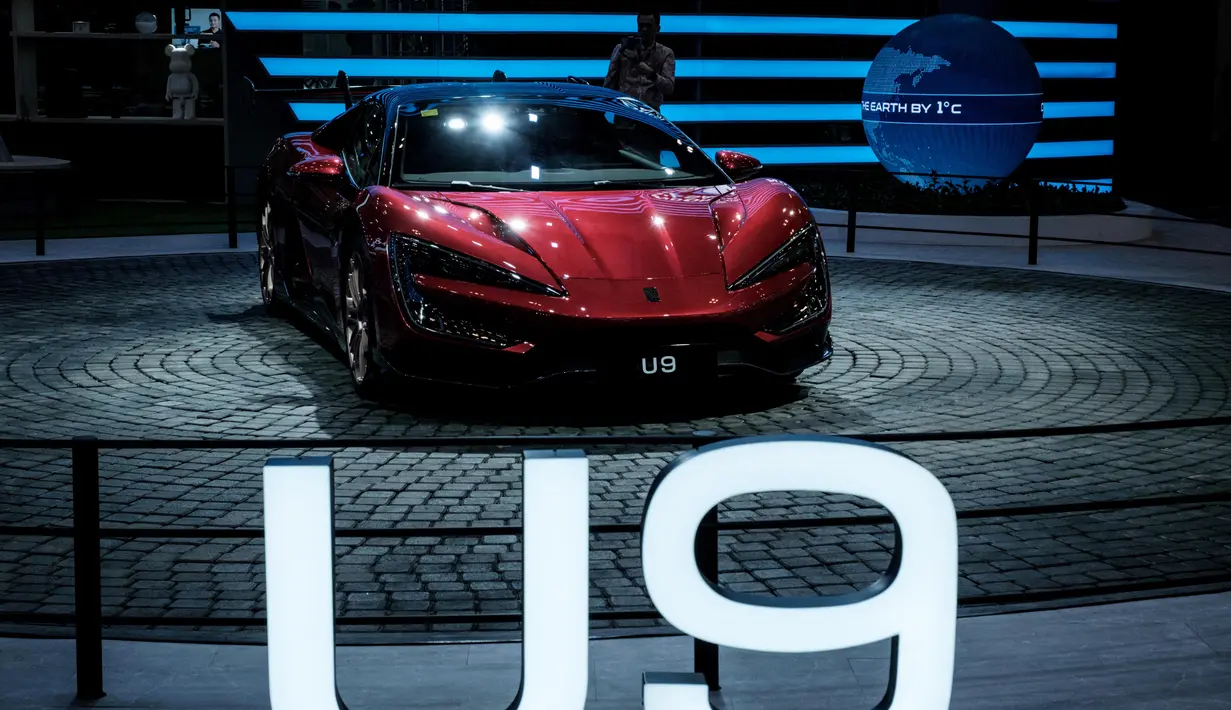Pihak penyelenggara juga menyiapkan sistem tiket dan akses ke lokasi yang mudah diikuti oleh pengunjung. Tampak dalam foto, Yangwang U9, supercar listrik dari BYD, yang dipamerkan dalam ajang Gaikindo Indonesia International Auto Show (GIIAS) ke-32 di Indonesia Convention Exhibition (ICE) di Tangerang, Banten, 23 Juli 2025. (Yasuyoshi CHIBA/AFP)