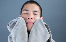 Stop Pakai Handuk Tubuh ke Wajah, Kebiasaan Sepele yang Bisa Bikin Wajahmu Breakout!