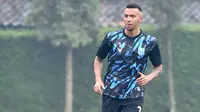 Pemain asing Persela Lamongan, Melvyn Lorenzen, ikut latihan jelang pertandingan di Piala Menpora 2021. (Bola.com/Aditya Wany)