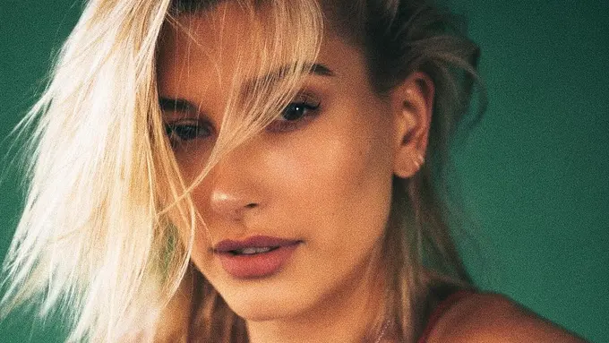 [Bintang] Hailey Baldwin