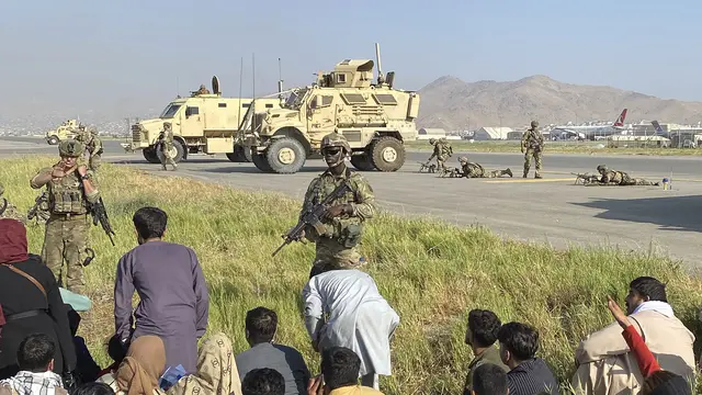Potret Tentara AS Ambil Alih Bandara Internasional Kabul