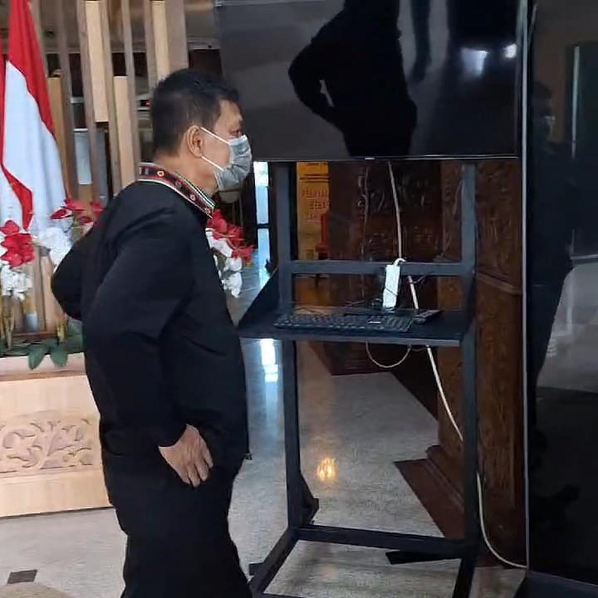 Edward Tannur Datangi Kantor Kejati Jatim