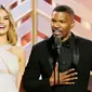 Jamie Foxx dan Lily James di Golden Globe Awards 2016. (foto: usmagazine)