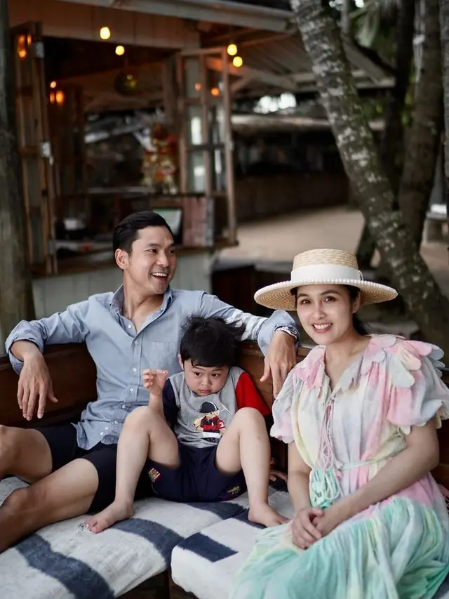 Tampil Harmonis, INi 7 Potret Sandra Dewi Liburan Bareng Suami dan Anak Ke Bali