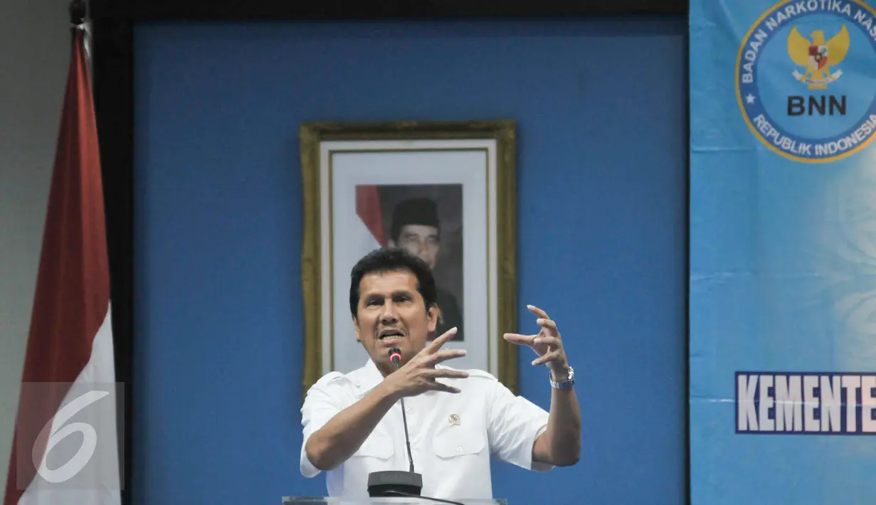 Menteri PANRB, Asman Abnur saat memberikan pemaparan di Kantor BNN, Cawang, Jakarta, Senin (8/5). BNN dan Kementerian PANRB jalin nota kesepahaman cegah penyalahgunaaan narkoba di lingkungan aparatur Negara. (Liputan6.com/Yoppy Renato)