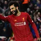 Rekan satu tim Sadio Mane, Mohamed Salah merupakan kreator gol bagi Liverpool musim lalu. Pemain berkebangsaan Mesir ini telah membukukan 31 gol dan enam assist dari 51 penampilannya di semua ajang. Peringkat tiga besar The Reds di Liga Inggris juga tak lepas dari jasanya. (Foto: AFP/Paul Ellis)