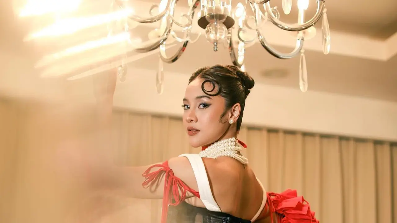 Potret Terbaru Anya Geraldine Pancarkan Pesona Eksotis dengan Kulit Tan yang Bikin Pangling