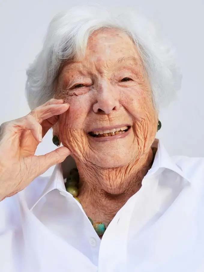 Kisah Nenek Buyut Debut Jadi Model Skincare di Usia 99 Tahun