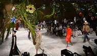 3 Tren dari Runway Paris Haute Couture 2026, Eksplorasi Tubuh sampai Teknologi