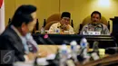 Ketua BPK Harry Azhar Aziz (kedua kanan) saat mengikuti Sidang Paripurna DPD, Jakarta, Rabu (7/10/2015). Sidang tersebut membahas penyampaian ikhtisar hasil pemeriksaan BPK RI. (Liputan6.com/Johan Tallo)