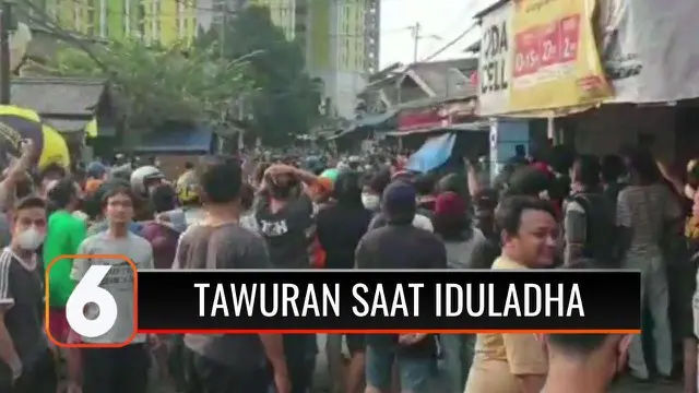 Hari Idul Adha, 2 kelompok warga di Setiabudi, Jakarta Selatan, ini malah tawuran. Aksi saling lempar batu, kayu, senjata tajam bahkan molotov menimbulkan kerusakan di sejumlah toko dan warung makan.