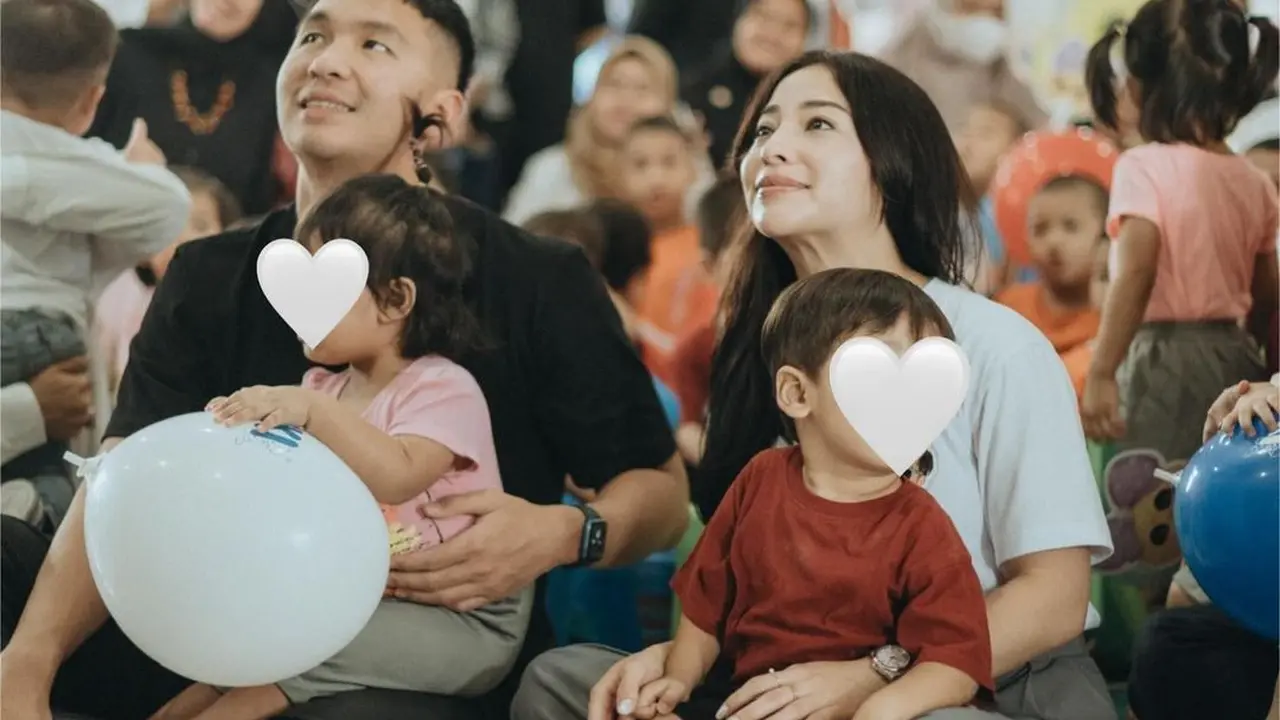 Potret Bucin Totalitas Indra Priawan dengan Nikita Willy, Kenakan T-shirt Berwajah Sang Istri di Ulang Tahun Issa