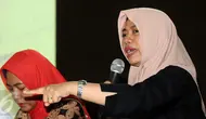 Perwakilan Perludem, Titi Anggraini (kanan) saat diskusi bersama KawalPilkada dan Bawaslu DKI Jakarta tentang penanganan data penghitungan suara Pilgub DKI Jakarta di kantor LBH, Jumat (3/3). (Liputan6.com/Helmi Fithriansyah)