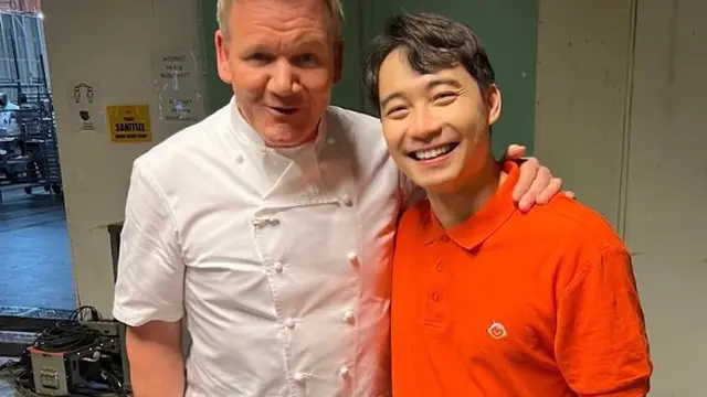 Uncle Roger bersama Chef Gordon Ramsay