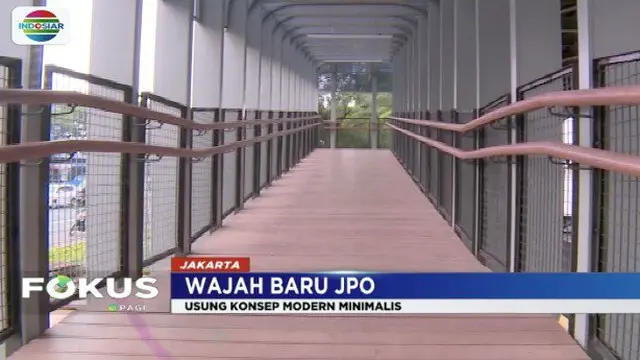 JPO di depan Ratu Plaza, Senayan, Jakarta, berubah jadi jembatan modern nan kekinian.