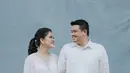 Sederhana namun tetao stunning dengan semi kebaya dan paduan dress satin yang begitu cantik. [Foto: Instagram/ Kahiyang Ayu]