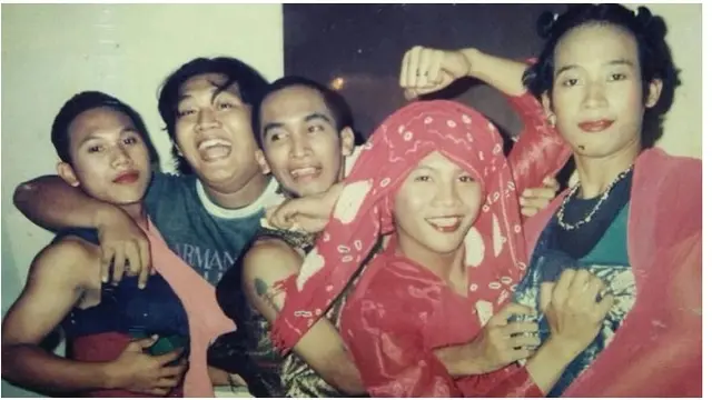 Saat perpisahan SMA, Denny Cagur tampil pementasan operet Jaka Tarub & Nawang Wulan.